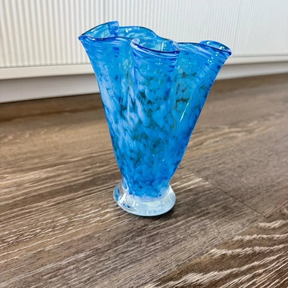 VINTAGE Lefton Handblown Glass Handkerchief Vase – Blue & White Bubble Swirl